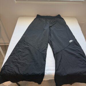 Nike Black Wide Leg Track Pants Athletic Windbreaker Pants Women’s Size s
